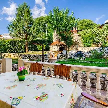 Two-bedroom 5 * Crikvenica